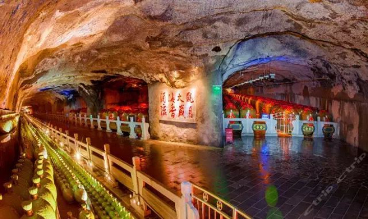 2024《洞天酒海五万吨》世界最大酒洞深，迂回六里藏珍品，古树化石溶洞美，洞天酒海五万吨_洞天酒海景区-评论-去哪儿攻略