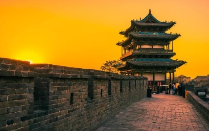 晋地寻踪·山河人文之旅山西全景双飞8日游【5月8号发班】60岁以下5599元/人，60-64岁4779元/人，65岁以上4689元/人！（八泉峡-红豆峡-壶口瀑布-小西天-皇城相府-塔尔坡古村-云丘山冰洞群-王家大院-五台山-云冈石窟-悬空寺-晋祠-夜游平遥）这一程，不止是旅行，更是一场与千年文明的温柔相遇！