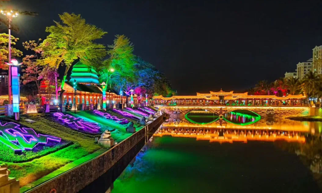 春迎三月三、陵水-保亭-蜈支洲2日游！【4月19号发班】​599元/人（此价格非海南户籍+70元），陵水热带林博园--保亭奇幻不夜城--三亚蜈支洲岛！